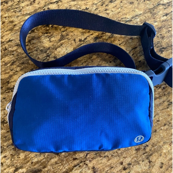 lululemon athletica Bags Lululemon Rare Og Strap Everywhere Belt